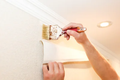 Pose de papier peint à Champigny-sur-Veude — revêtements muraux et toiles de verre